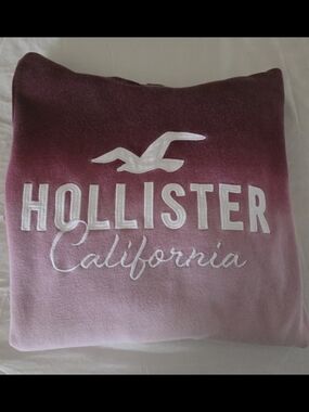 Hollister Gradient Berry-to-Light Pink Logo Pullover Size S